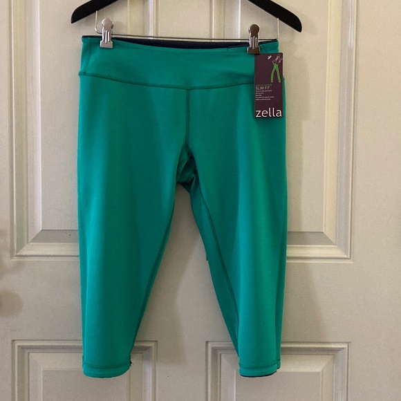 Zella Women's Live In Slim Fit Capri Pants/Reversible Green to Gray/M/NWT! - Picture 1 of 7